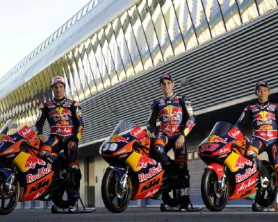 红牛AJO，KTM 的2013 Moto3 厂队摩托车美女实拍_摩托车图片_摩托车之家