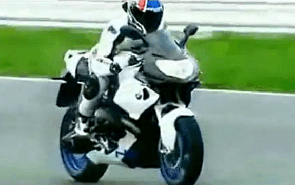 宝马HP2跑车赛道测试视频_摩托车图片_摩托车之家